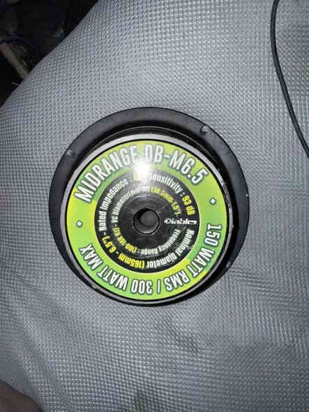 السلام علیكم 
ميدرنج diablo انج 6.5 
300 واط 150 rms كويل انج ونص 
سعرهن 125 الف مكاني بغداد متوفر توصيل *********** * مستخدمة فتره كلش قليله حتى كارتونه موجوده
