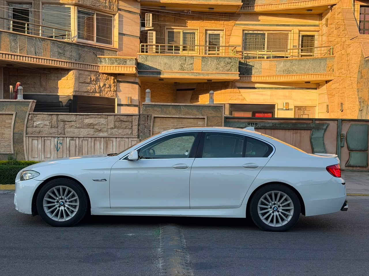 بيئم f10 535 n55
بيئم 2011 بيهه قطتعين بدون اي دواخل 
مكينه وكير كفاله تبريد ثلج تخم تاير جديد
سياره نضيفه ماشيه ١١٨ سياره حلوه وكاعده
السعر 153 وبيه مجال بسيط
***********
