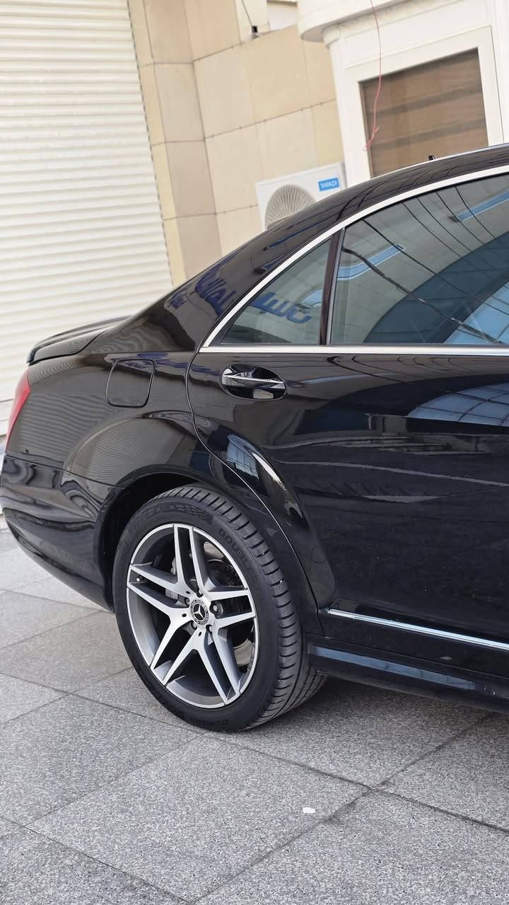 مارسيدس S63 AMG أصل 
 كفاله عامه بدون صبغ وبارد وشخوط 
كير محرك مكفول محرك 550 مرغوب ماشيه 94 الف حقيقي 
فول موصفات الاخير السعر 210 بيها مجال 
الاستفسار *********** مكاني بغداد السيديه
