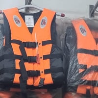 نجاده سباحه برتقالي لاصحاب القفزه . سعر حسب قياسس ⭕  للحجز خاص 🔹 او ات...