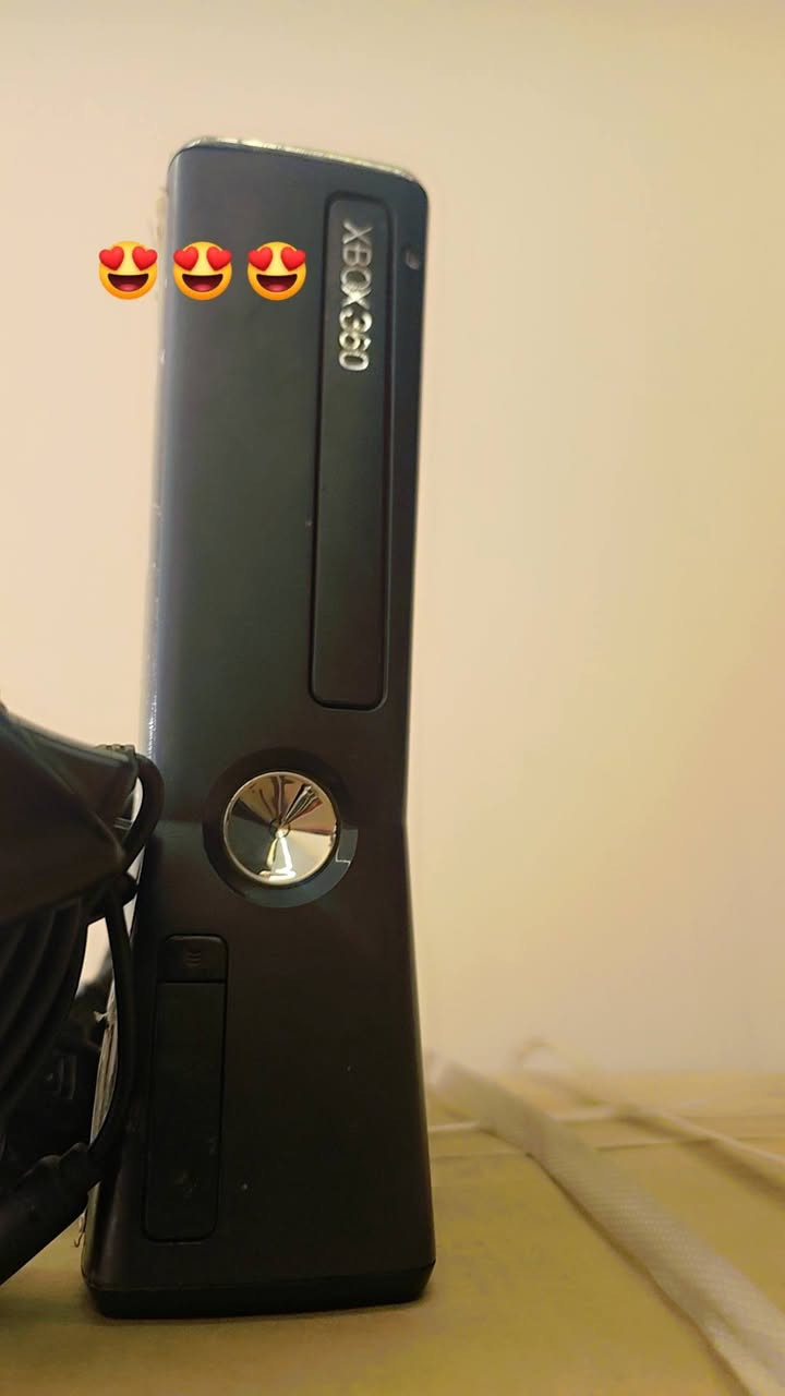 سلام عليكم
 اكس بوكس 360 
كامل كل ملحقاتة
جديد العاب بي 35 
الستفتار ***********
