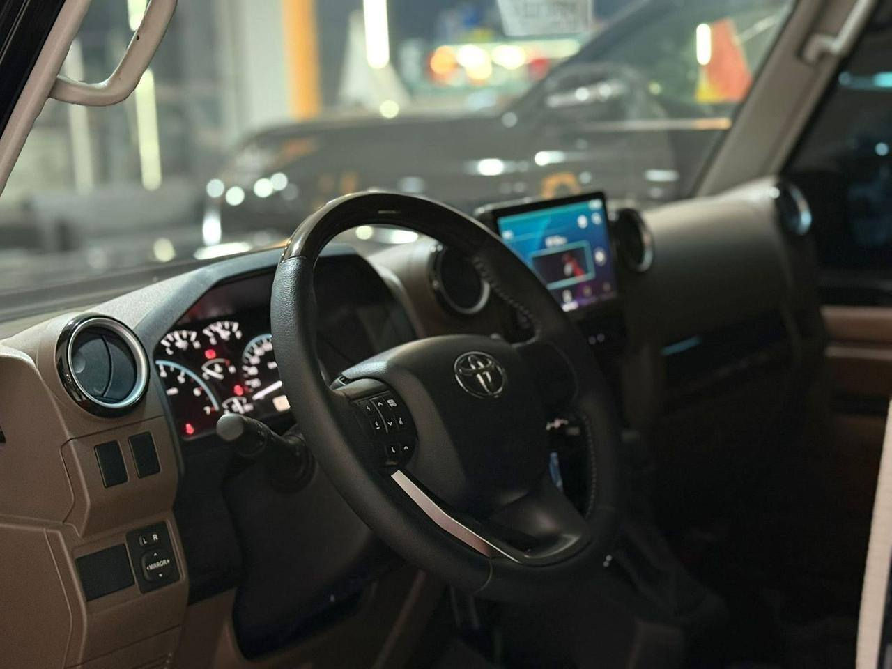 تويوتا شاص (لاندكروزر 70 موديل 2025
 فول مواصفات LX V6 SAS DIFF.LOCK
محرك 6 سلندر فورويل كير اوتوماتيكي 

محرك كير واير بشرط 000km زيرووو 
سيارة حيل نظيفة كلشي عل بلاد جديد 
سنوية هزة كلشي جديد مدفوع لـ
باسمي السنوية بشرط تحويل وغرامـة
سيارة مابيـها دينار مصرف كامل من كل نواحي
رقم صاحب سيارة ***********
