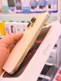 ايفون ١٦ برو ماكس • ٢٥٦ • بطارية ١٠٠%