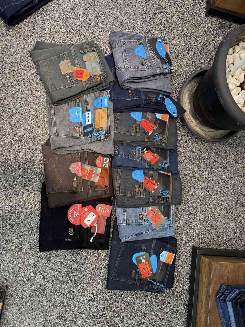 مجمع سيد حمزه للملابس الرجالية والتجهيزات الرياضية العنوان العمارة حي الرسالة يتوفر لدينا بنطرون كابوي اصلي  
ترافو

‏القياسات 32 الى 42￼

سعر 25 الف

 ***********https://t.me/joinchat/USt2HU6VyUnB90hS
