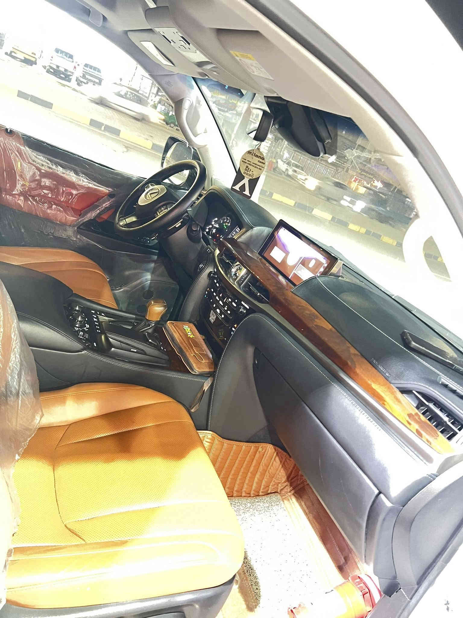 سلام عليكم لكزز للبيع مو ديل 2016 مكفوله كفاله عامه من كلشي مايشه 100 سياره كلش جديده فول مو اصفات للخير يعني مزوعه مو اصفات مكان بغداد رقم سليمانيه بسمي تحويل 
***********
