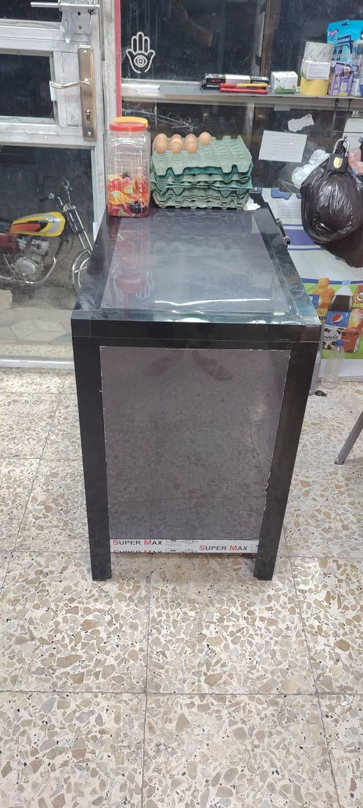 سلام عليكم غراض محل البيع عارضات عدد ٢ ميز سلات جبس عدد ٤ مجمده عارضه بطحيه رفوف جام خانه + الاستفسار تصل على هاذه الرقم ***********
