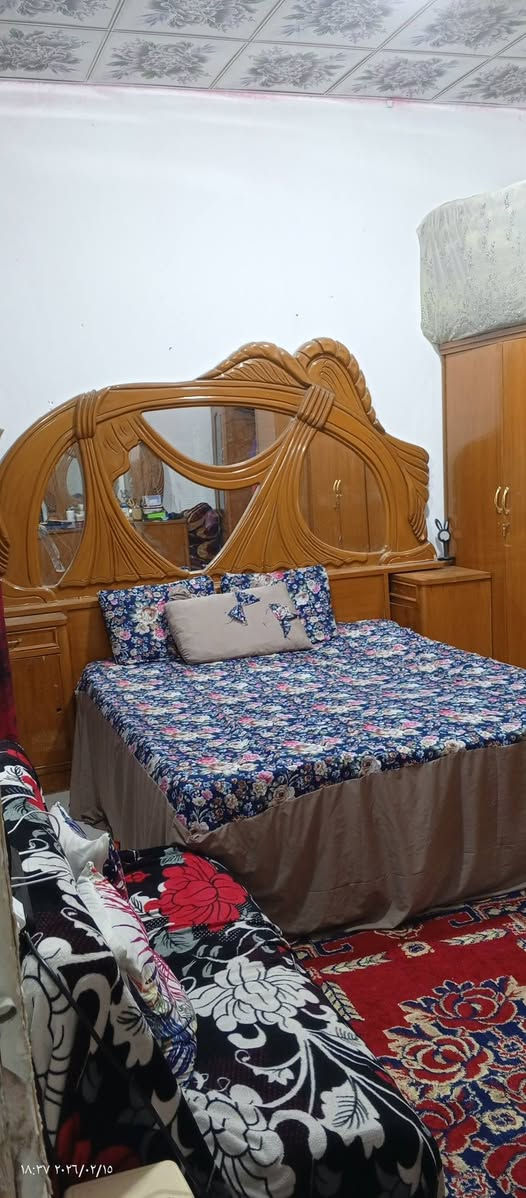 للبيع غرفه عراقيه تسكام صاج وجه وضهر نضافه75 ب100 غرفه كامله ميز مرايه زاويه كومديات  
ميز طعام نضيف 
جرابي ام النفر عدد 2 
فراش سفنج ضغط عالي عدد 2
مبرده عاديه 
مبرده كنفيره
مغسله فقط الحوض 
كاونتر 3 أمتار


**إذا كنت صاحب هذا الإعلان وتريد حذفه لأي سبب، رجاءا أرسل رسالة إلى الدعم الفني**