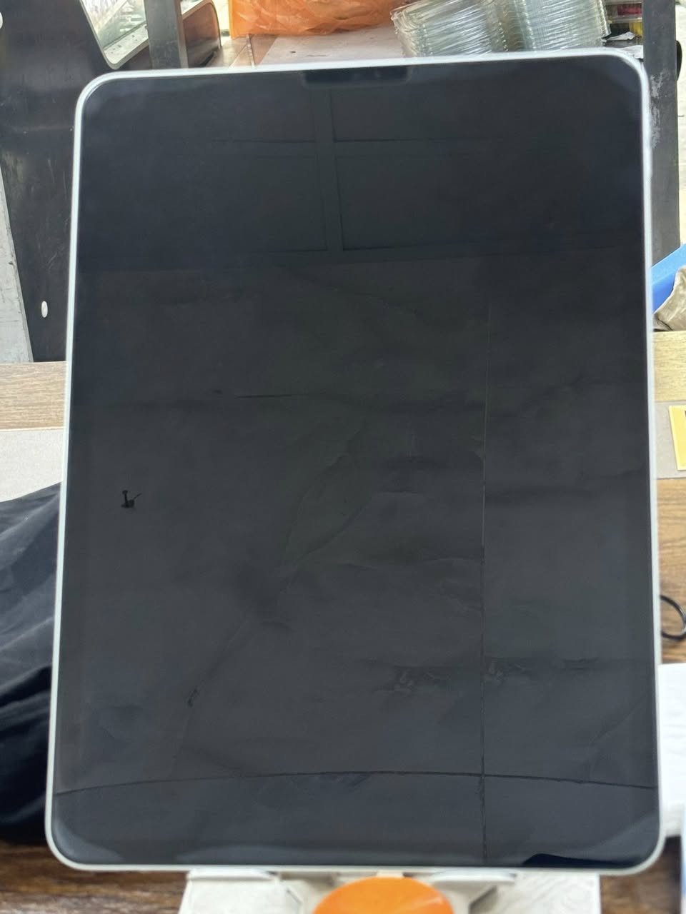 ايباد 11 M2 فووووول نظافة شخط مابي 
السعر 650 الف 
فقط شاحنه وياه 
***********
