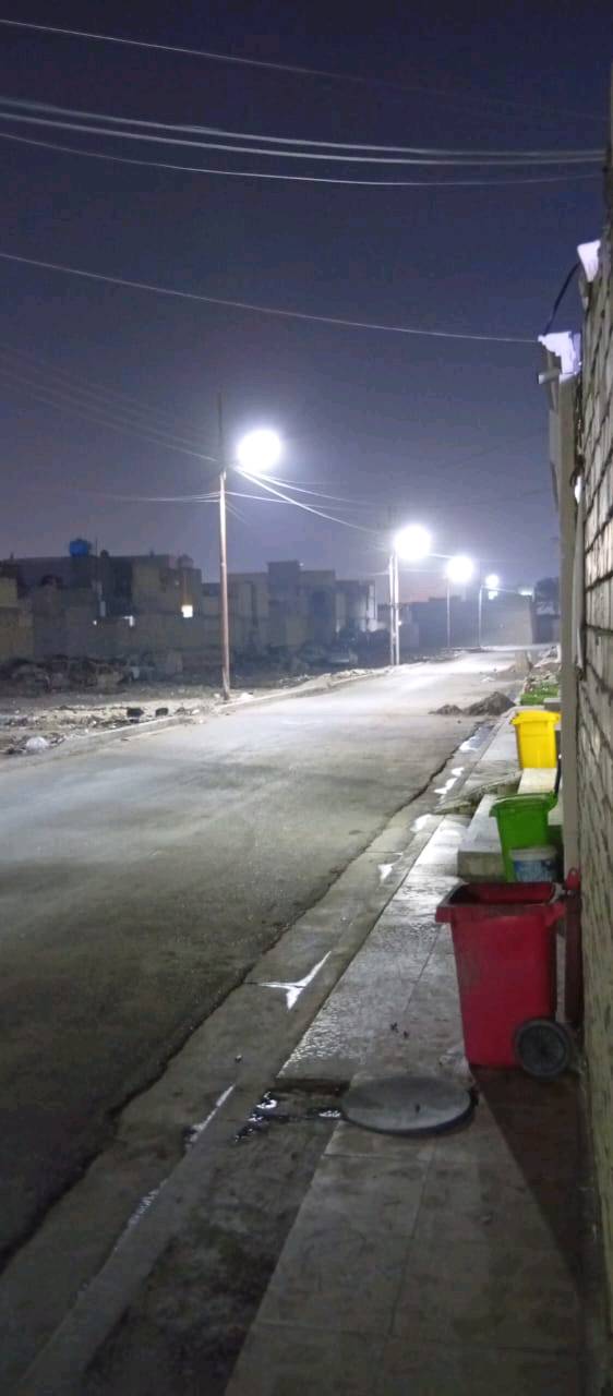 الدار للبيع المساحه 100متر الخدمات كامله ماء مجاري كهرباء تبليط شارع 10بيت كامل ماناقصه اي شيء بيت جديد بناء حديث البيت يحتوي على استقبال+صاله +ممر+غرفه +حمام داخلي+وحمام خارجي +مطبخ حار+العنوان منطقه سبع قصور مقابيل زنود الست الحمداني رقم الهاتف متواجد ع الواتساب تجي تشوفه احلا من الصور 