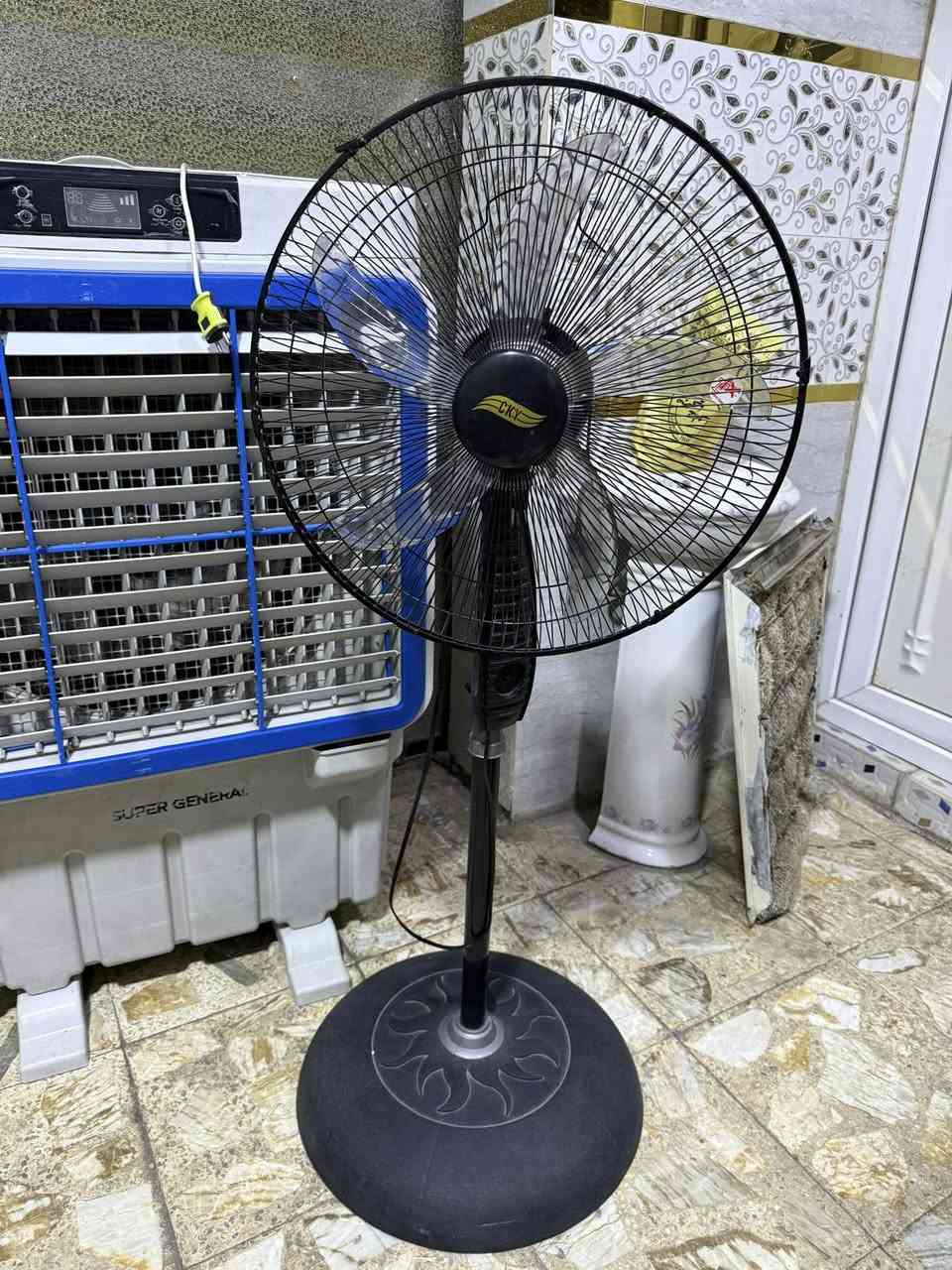 السلام عليكم
مبرده كونفيره نضيفه شغاله 100‎%‎وياها رمونت مع بنكه عاموديه شغاله 100‎%‎ فقط الجنل ضايع ما موجود 
السعر 125 مكاني بغداد البياع حي الأعلام 
***********
