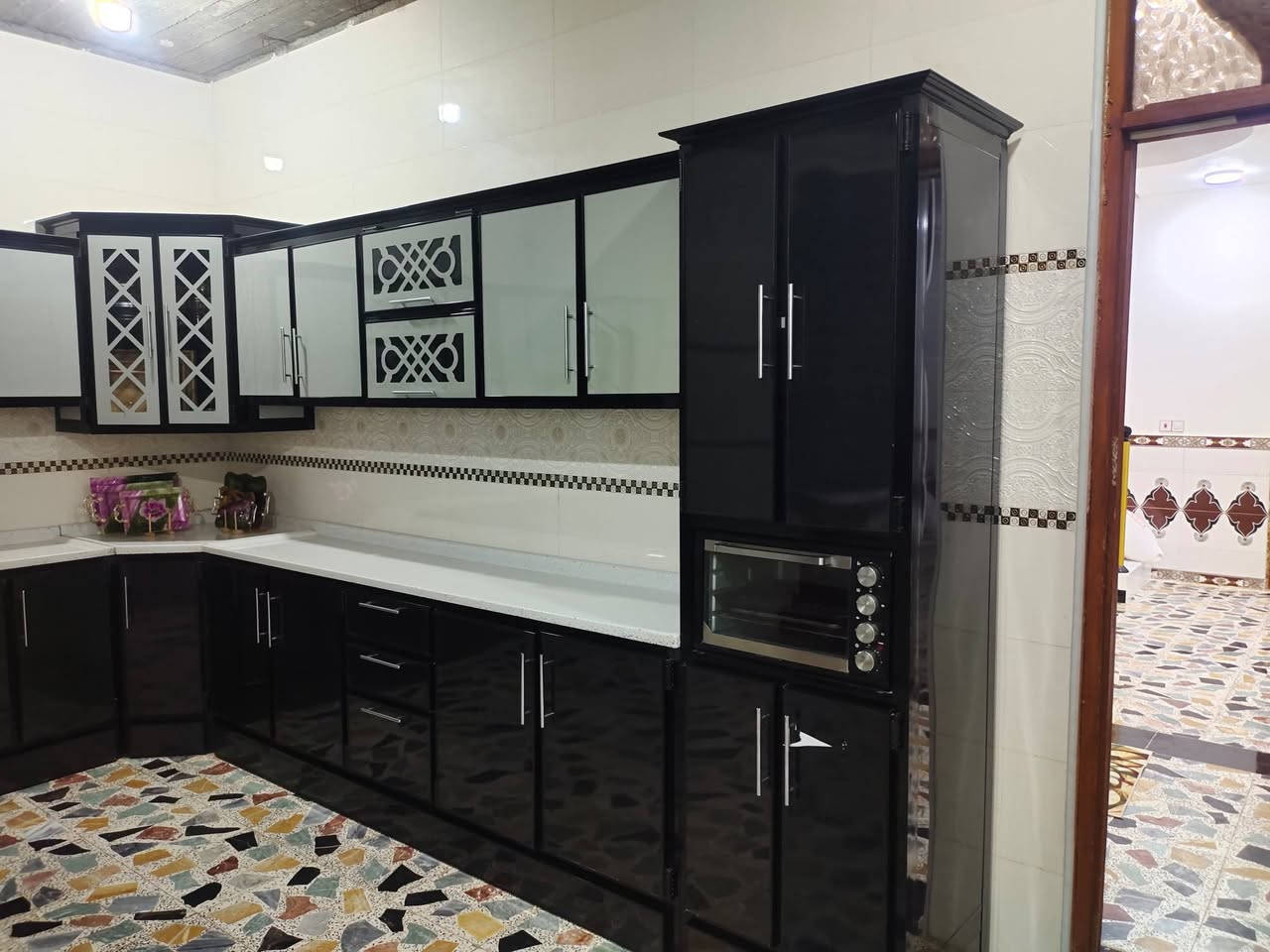 يا الله السلام عليكم
بيت للبيع المساحه 210 م الموقع بداية شارع الزنابرة نزلة محطة مياه احباب الحسين مقابيل قرية الجعيفريه بناء طابوق  جديد 2024 الاساس رفته تسليح حصيرة  وشريطي غرفتين نوم 5×4 صالة 8×4  مطبخ 5×4 استقبال 7×4 ارضيه كاشي من الترك لباب الشارع درجه اولى بيت مفول خير من الله للاستفسار الاتصال *********** ابو محمد
