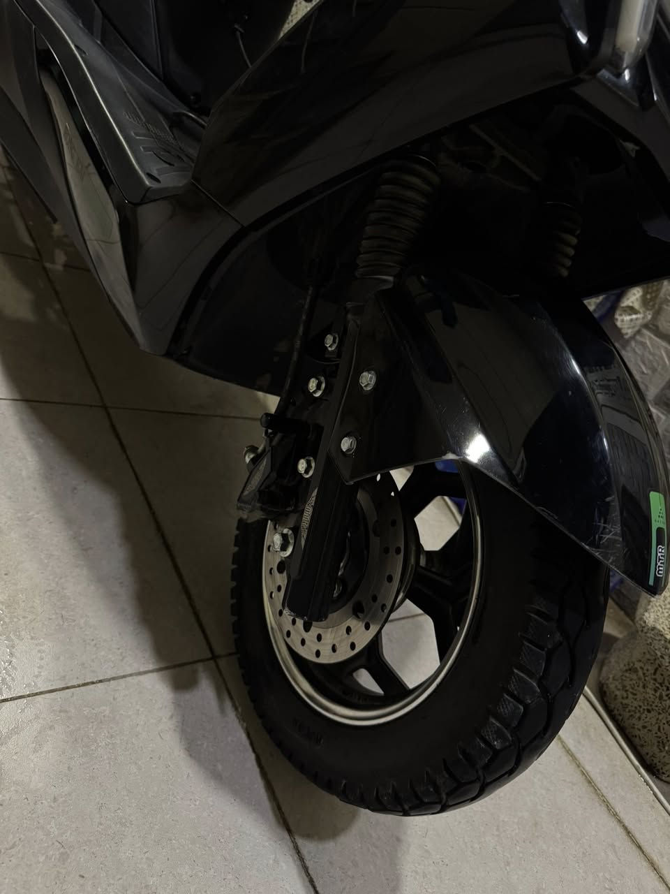 السلام عليكم
دراجة شحن سكنس اصليMTR من مؤيد طياره بأسمي

المواصفات

ملف نحاس 100%حجم 1500

6بطاريات ٢٢ امبير

جهاز انذار مع كارت تشغيل

عقل تحمل عالي لدرجات الحرارة

السرعة الحقيقية 50km

(تقطع بالشحنة الواحدة 40km على السرعه الثالثه)

نضام ال(R) رجوع الى الخلف

نظام تحديد العطل

لايت زينون عالي ناصي

السعر 550 وبيهة مجال بسيط

مكاني الكرخ حي حطين  

الشراي للاستفسار ***********
