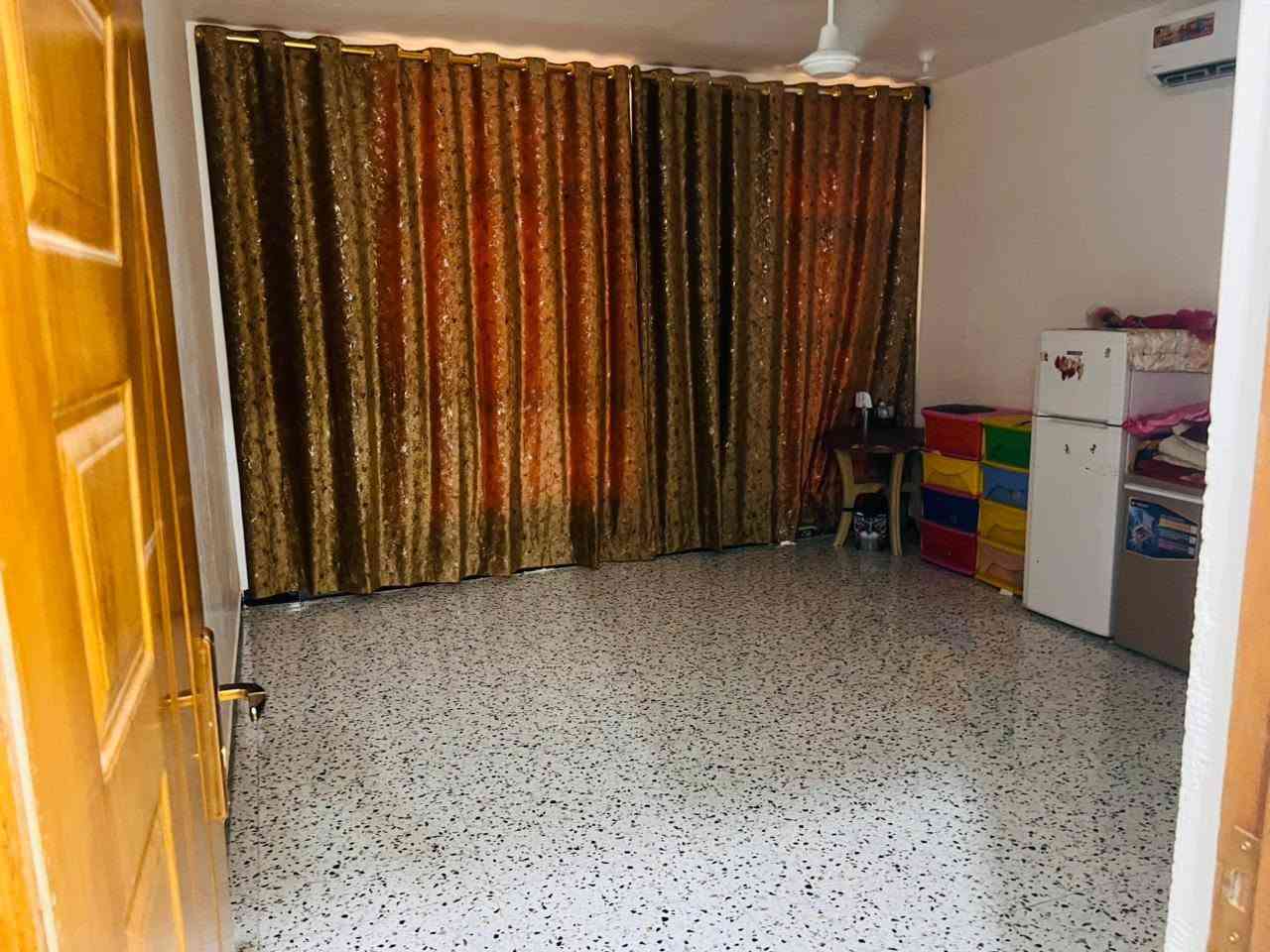 🏡 دار للبيع – فرصة مميزة
📍 الموقع: منطقة الخاچية (عميشة)

✨ المواصفات:
• المساحة: 100 م²
• طابقان جاهزان للسكن
• 3 غرف نوم
• حمام في الطابق الأرضي وحمام في الطابق العلوي
• عرض الشارع: 12 متر
• موقع مميز مقابل ساحة
• جميع الخدمات متوفرة (ماء، كهرباء، مجاري)
• الشارع مُسبّس
• معاملة الدار مصفّرة وصاعدة إلى بغداد

🏠 دار نظيفة وجاهزة للسكن مباشرة، بموقع هادئ ومميز وقريب من جميع الخدمات، وتناسب السكن العائلي.

📞 للاستفسار والمعاينة:
***********
