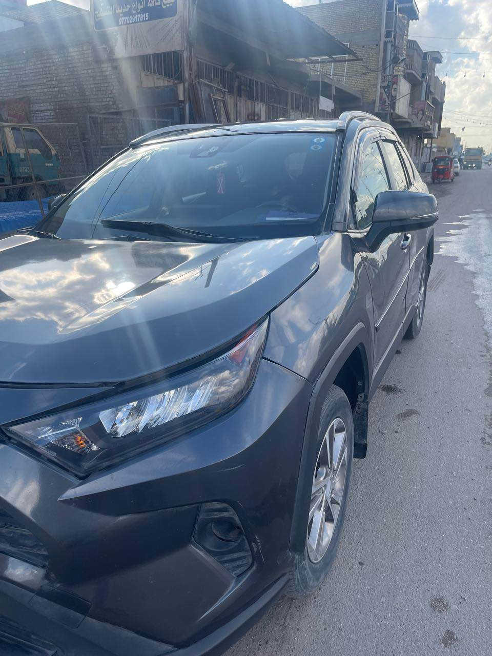 السلام عليكم اخواني الكرام 
تويوتا راف فور  موديل 2022 
حادثها من امريكا موضح بالصور
 فئة LE 
رقم بصره ب اسمي 
تحويل ثاني يوم 
السيارة ومعمره بيه 4 قطه تبديل ولباقي مكفول ابعيها مكلوب ومعمر وليريد يعرف التبديل والبارد موضح بفيديو 
ماشيه 70 الف حقيقي كير مكينه تبريد حداديه جدد 
السعر 127  بيه مجال بسيط 
مكان السياره بغداد الشعب  
للاتصال  *********** بغداد, العراق
