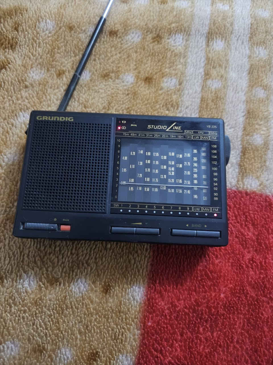 السلام عليكم
راديو سيمينس 12موجه سحب راقي جدا نظيف وجديد ٣ باتري قلم وكهرباء محوله
حجم صغير مكاني بغداد الاعظمية


**إذا كنت صاحب هذا الإعلان وتريد حذفه لأي سبب، رجاءا أرسل رسالة إلى الدعم الفني**