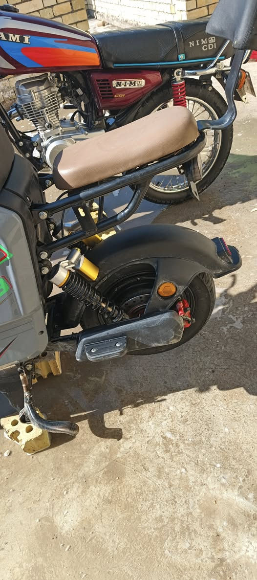 دراجه شحن للبيع مكاني بغداد
ار 9 موديل 26

موصفات الدراجه
سماعه
بك
اربع نمر
سرعه 109
حقيقي 75
لايت عالي ناصي
دبل اشاره
هورن سيدان
دراجه نضيفه وبيها كم شغله موضحات بالفيديو
سماعه عاليه
بطاريات 16 امبير 5 بطاريات نضيفات
تمشيك بالنمره الاوله 50 كيلو 40 كيلو بهل حدود
بلرابعه 15/20 كيلو
دبلات رياضيه
سعرها 450 وبيها مجال للطيبين 
رقمي
***********
موجود رصيد وواتساب
