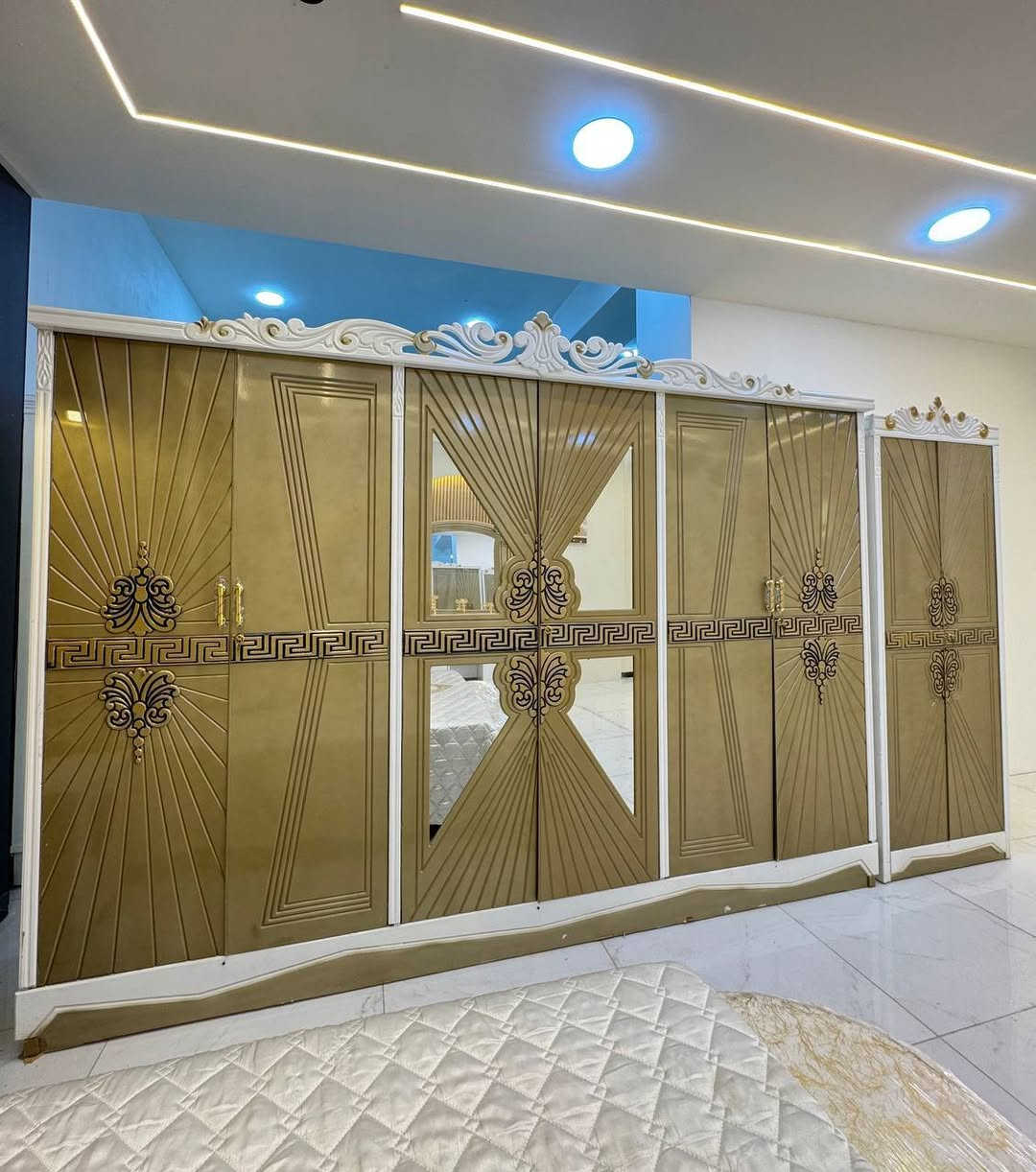 السعر // مليون و300 الف فقط
شغل عراقي 

🔅تفاصيل الغرفة المرمري  ....

 خارج ٤ملم ام دي اف 🔺
وداخل معاكس ٣ملم 
صبغ حراري  درجة اولى 

عدد القطع  ٧ قطع 😍
🔺1 //جرباية  قياس  ١٦٠ × ٢٠٠ 
🔺//ميز جانبي ايسر قياس ٥٠
🔺2// وميز  جانبي  قياس ٥٠
🔺3// زاوية ارتفاع مترين عرض ٨٠
🔺4// وميز بلازمه  
🔺5//وميز مراية ارتفاع مترين عرض ١٢٠
🔺6// وكنتور ٦ باب  ارتفاع مترين و١٥ طول ٣ متر و١٥

القطعه الثامنة حسب الطلب شازلون
سعرها ٥٠ الف ❤️

(توصيل مجاني مركز بغداد )
التوصيل يشمل الشد مجاني 🔥
متوفر توصيل لجميع محافظات العراق 
للحجز والاستفسار مراسلت الصفحه


**إذا كنت صاحب هذا الإعلان وتريد حذفه لأي سبب، رجاءا أرسل رسالة إلى الدعم الفني**