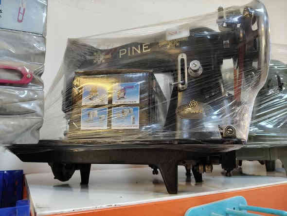 السلام عليكم تتوفر لدينا مكائن خياطة صناعي منزلي ياباني  صيني هندي مع الاوفرات اختار الصوره وانطيك السعر
العنوان العلكاية الشارع الاول قرب افران المرتضى احمد الخياط *********** اتصال + واتس اب يوجد خدمه توصيل
