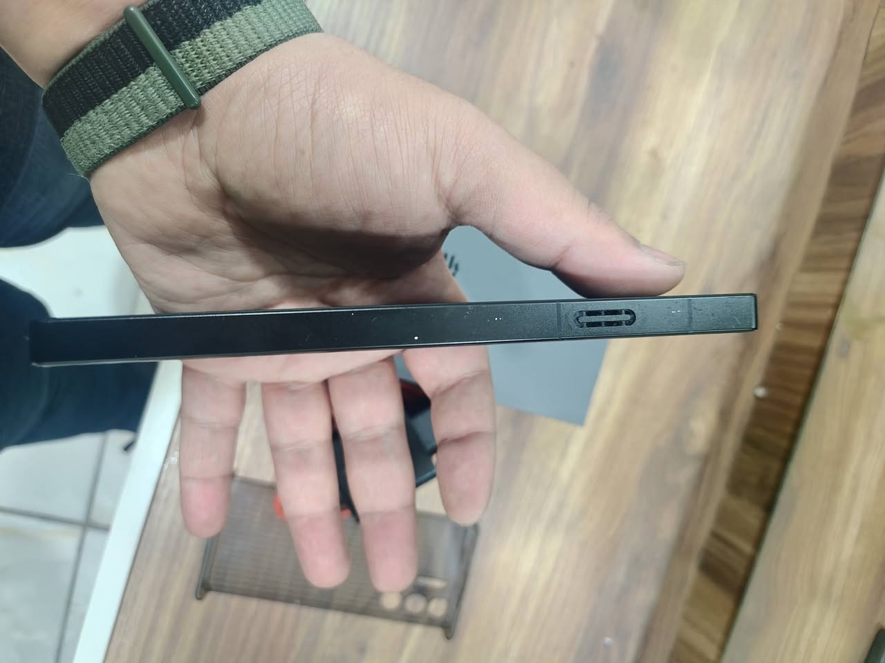 Red Magic 10 pro
12/256 

استعمال نظيف كلش 
الله يشهد وكعه مواكع 

الجهاز مكفول مشايف مصلح يشهد الله 

اللزكه مبدله جديد و الگڤر الأصلي مالته 

باكيت و شاحنه اصليه 

و مثل ما موضح بالصور 

اشتريت ال11 برو و دا ابيع هذا يعني الجهاز ممقصر ويايه ابد 

الجهاز ب 700 

مكاني بغداد / الشعب


**إذا كنت صاحب هذا الإعلان وتريد حذفه لأي سبب، رجاءا أرسل رسالة إلى الدعم الفني**