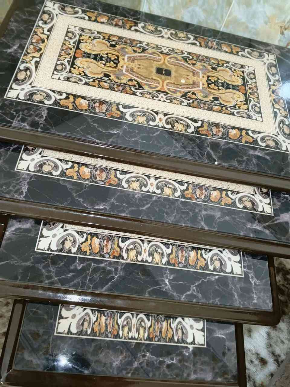 تاقەمی قەنەفەی ١٠ نەفەری کامل بە تەپلەکی شوشەی خۆیەوە نوێ نوێیە پێشتر ٨٥٠ هەرزاری پێ دراوە ئێستا داوای ٢٥٠ هەزاری لێ دەکەین 
ناونیشان. تەق تەق
***********
***********
