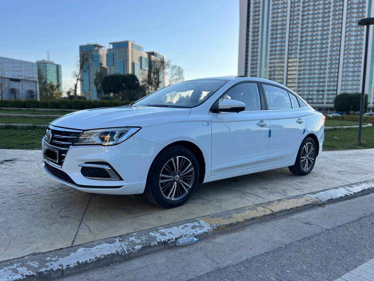 فول مواصفات ليكجري
فتحة 
بصمة
كشن كهربائي  و تدفئة 
داخل ابيض
بدون صبغ 
ماشي ٢٣ الف
السعر ١١٧
مكان اربيل
***********
*********** أربيل, العراق
