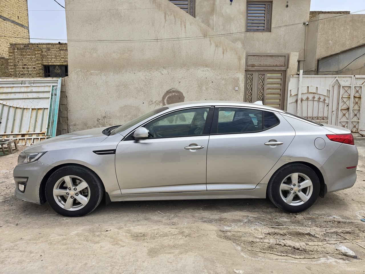 كيا اوبتما 2015
امريكي تبديل بنيد نفس اللون بدون دواخل بيه طخه بالجاملغ الخلفي فقط والباقي سليم 
حداديه 100/50
السياره جاهزه 
رقم ذي قار 
مكان السياره الناصريه 
السعر /115 مجال بسيط 
***********
