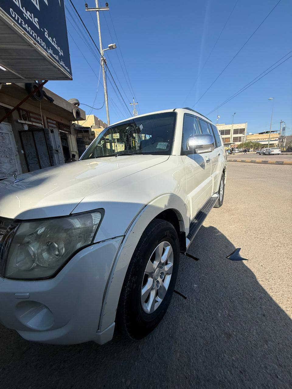 السلام عليكم. باجيرو 2014 حبتور فول مواصفات السياره كفاله عامه رقم بغداد باسمي تحويل ثاني يوم. بيع مستعجل السعر 150 وبيهه مجال. مكان السياره كوت مركز المدينة. رقم الهاتف. ***********
