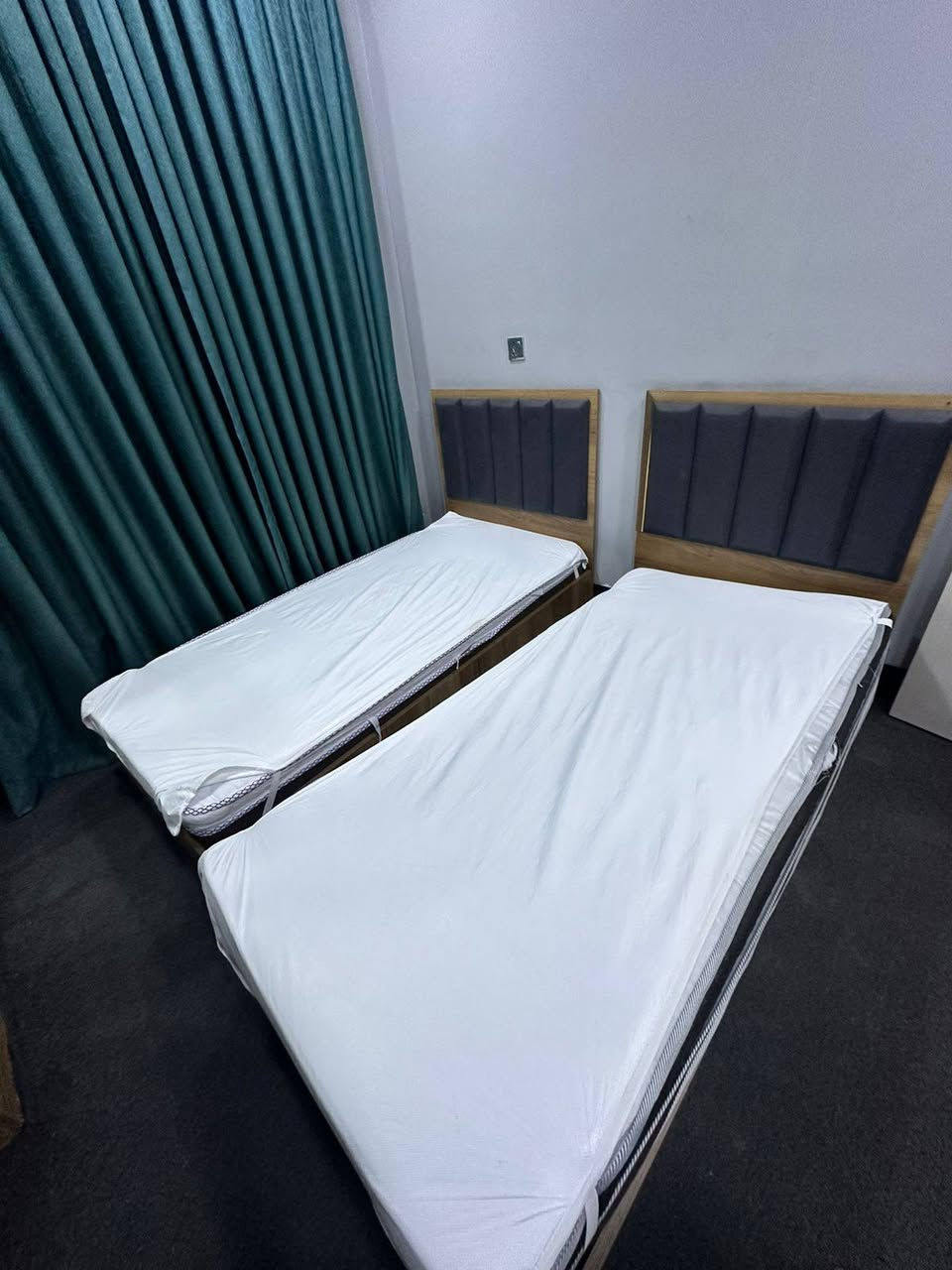 سلام عليكم توجد غرف شبابية للبيع ***********
