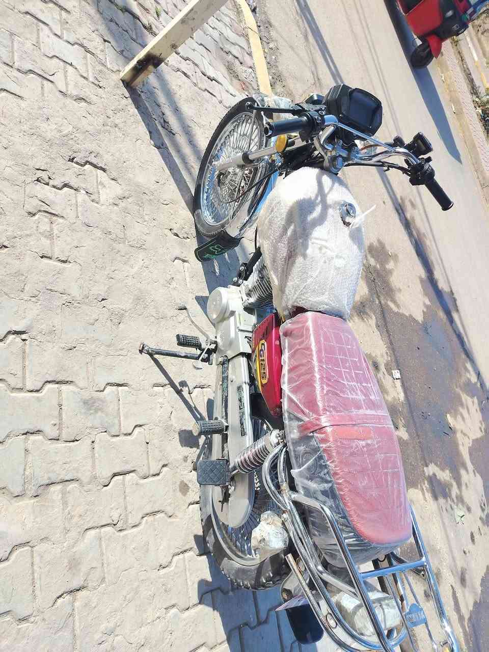 سلام عليكم تايكر مويل 24 سونك الصلي باب الول كفاله عامه محرك ماا مفتوح دراجه كله بلاد كهوبايات كله شغلاه أوراق كامله مكاني بلدروز سعر 600وبيه مجال

***********
