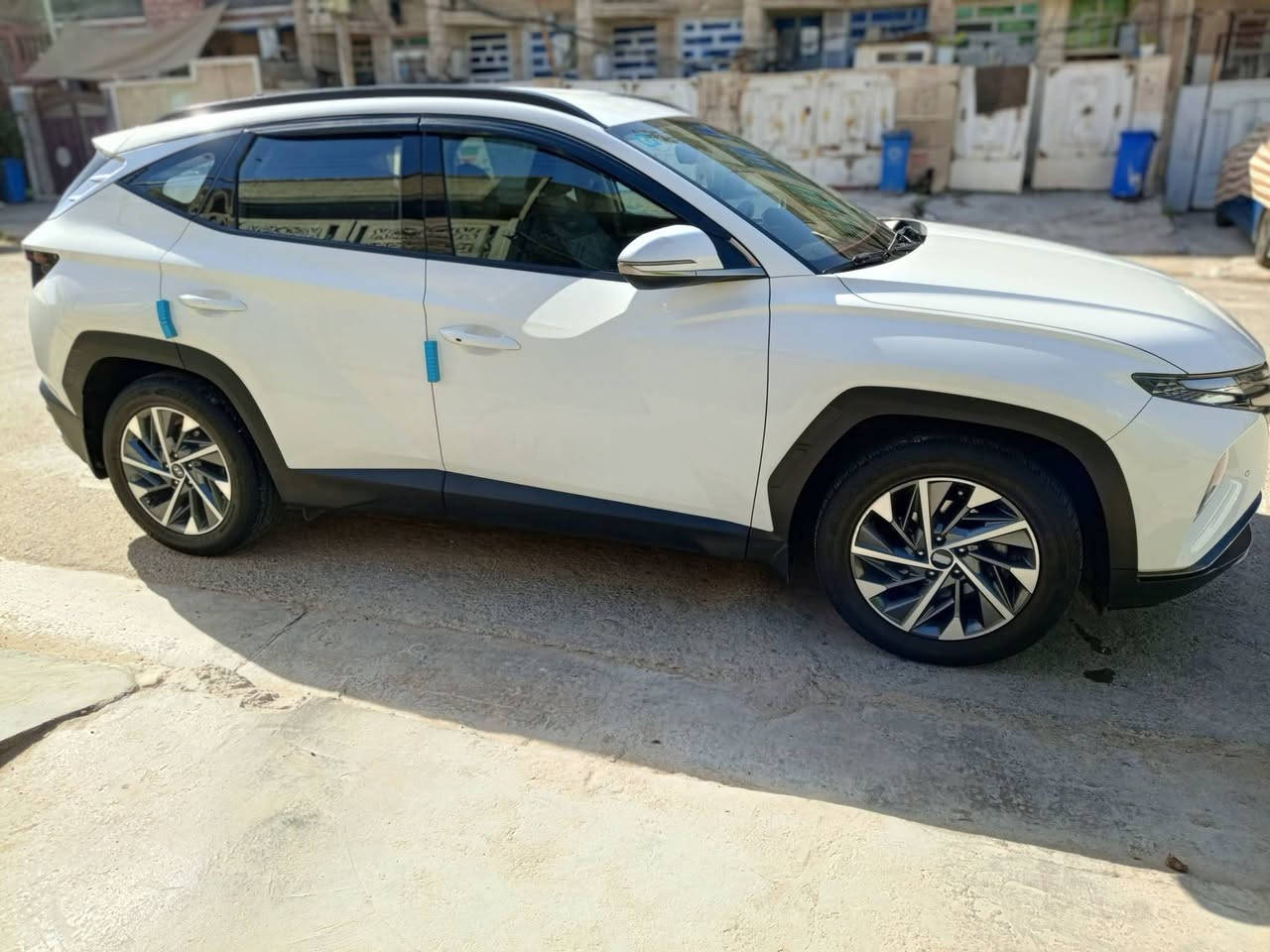 توسان خليجي 2023. رقم بغداد انكليزي سياره فوووول بصمه ***********. السعر.  176 بيها مجال للشراي مكينه 2000. دووووش خليجي اخوان السياره جديده وجاهزه. ماشيه 58. كم  مواصفات معروفه فول عدا البانوراما اخوان السياره بيها قطعتين ونص اثر حادث  مكاني بغداد
