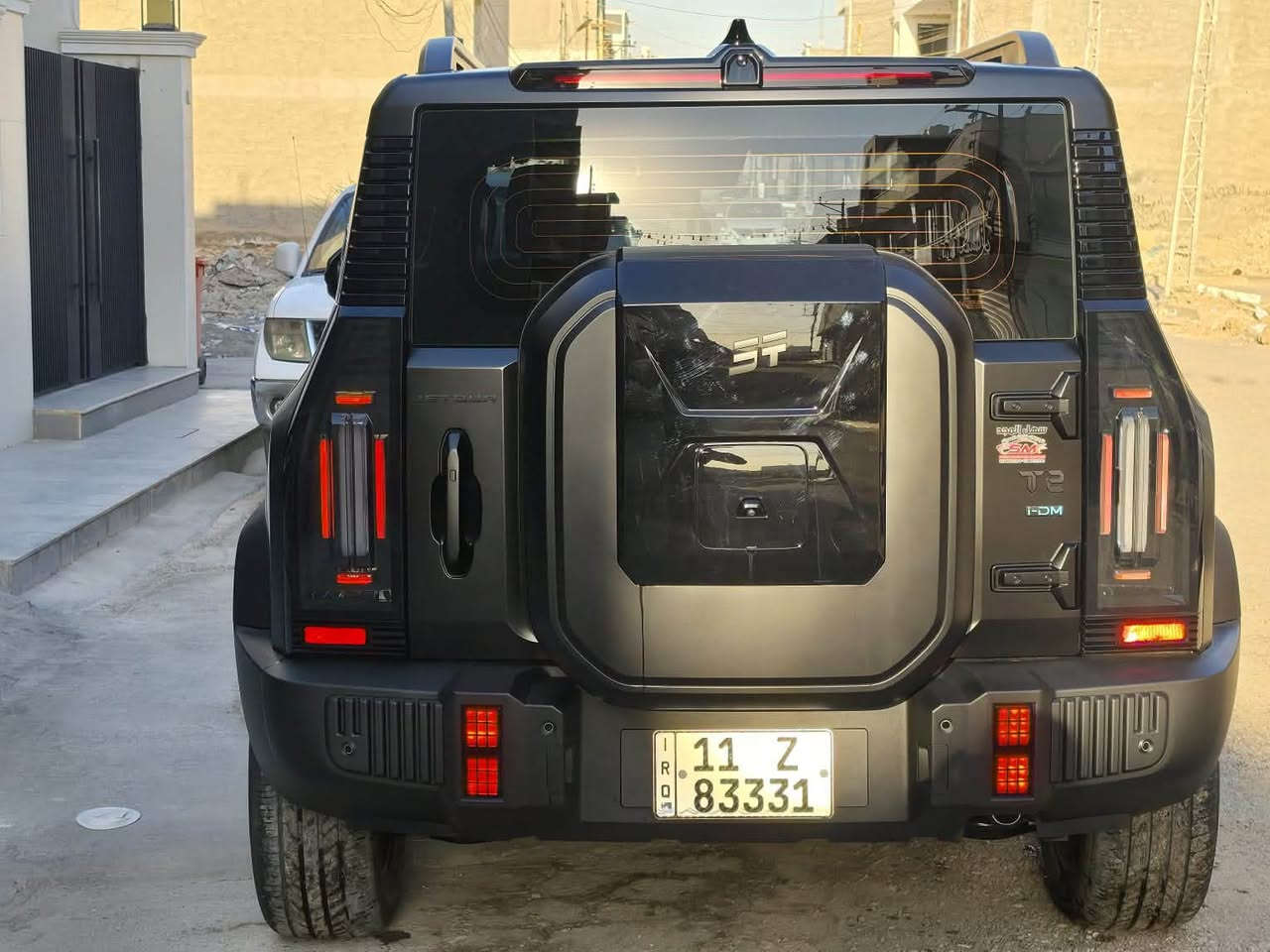 للبيع جيتور T2 بلك (أسود مات الطافي ) هايبرد موديل 2026 (PHEV / i-DM
المحرك والأداء
ضمان مليون كيلو متر السياره
مغلفه bbf استلام شركة ماشيه 1000 
* محرك بنزين تيربو سعة 1.5 لتر (4 سلندر).
* نظام هايبرد قابل للشحن (Plug-in Hybrid).
* محركان كهربائيان.
* القوة الإجمالية: 375 حصان (280 كيلوواط).
* عزم الدوران: 610 نيوتن.متر.
* ناقل حركة 3DHT أوتوماتيكي.
* التسارع من 0 إلى 100 كم/س: 7.5 ثانية.
* بطارية LiFePO₄ بسعة 26.7 كيلوواط ساعة.
    * 129 كم (CLTC).
    * حوالي 100 كم (WLTC)، وهو
* تدعم الشحن الخارجي لأنها سيارة PHEV.  
الأبعاد.
التجهيزات

* شاشة وسطية كبيرة 15.6 بوصة.
* شاشة عدادات رقمية.
* كاميرا 360° مع ميزة الرؤية
* مثبت سرعة متكيف (ACC).
* المحافظة على المسار.
* تحذير التصادم والكبح التلقائي.
* فتحة سقف بانورامية.
* شحن لاسلكي للهاتف.
* مقاعد كهربائية مع التهوية
* 6 وسائد هوائية.
* نظام الثبات الإلكتروني.
* مراقبة النقطة العمياء.
* تحذير مغادرة المسار.
* المساعدة في البقاء داخل المسار.
* الكبح التلقائي في حالات الطوارئ.
لاستفسار ***********
مرقمه كامله ورقم مميز بيه
