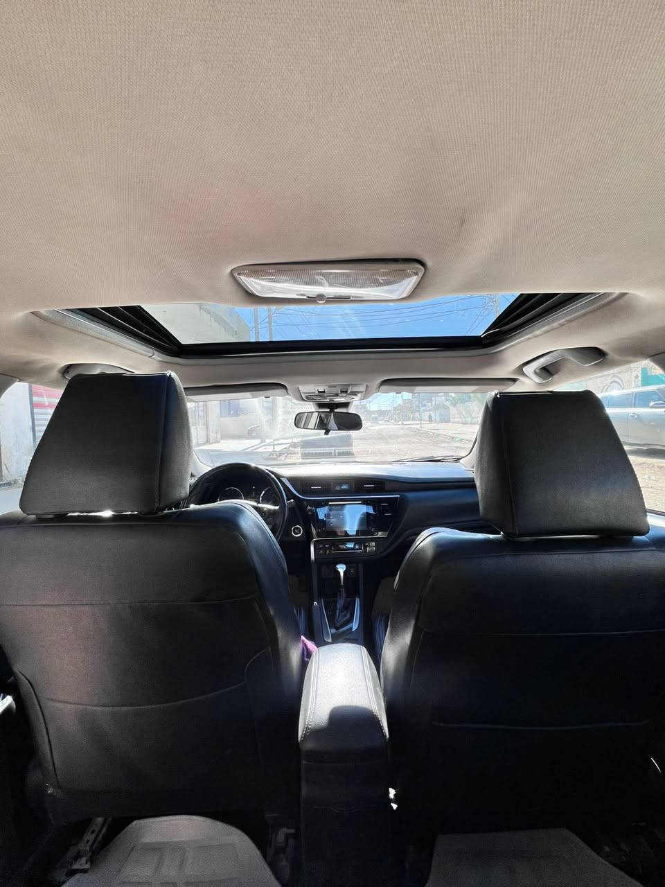 السلام عليكم مكلف بالنشر التواصل على الرقم التالي ***********
مواصفات السيارة كورلا ٢٠١٧  فول مواصفات  شفتات تحكمات لايتات زنون  حادثها فقط بنيد نفسه مصبوغ السعر 142 وبيها مجال
