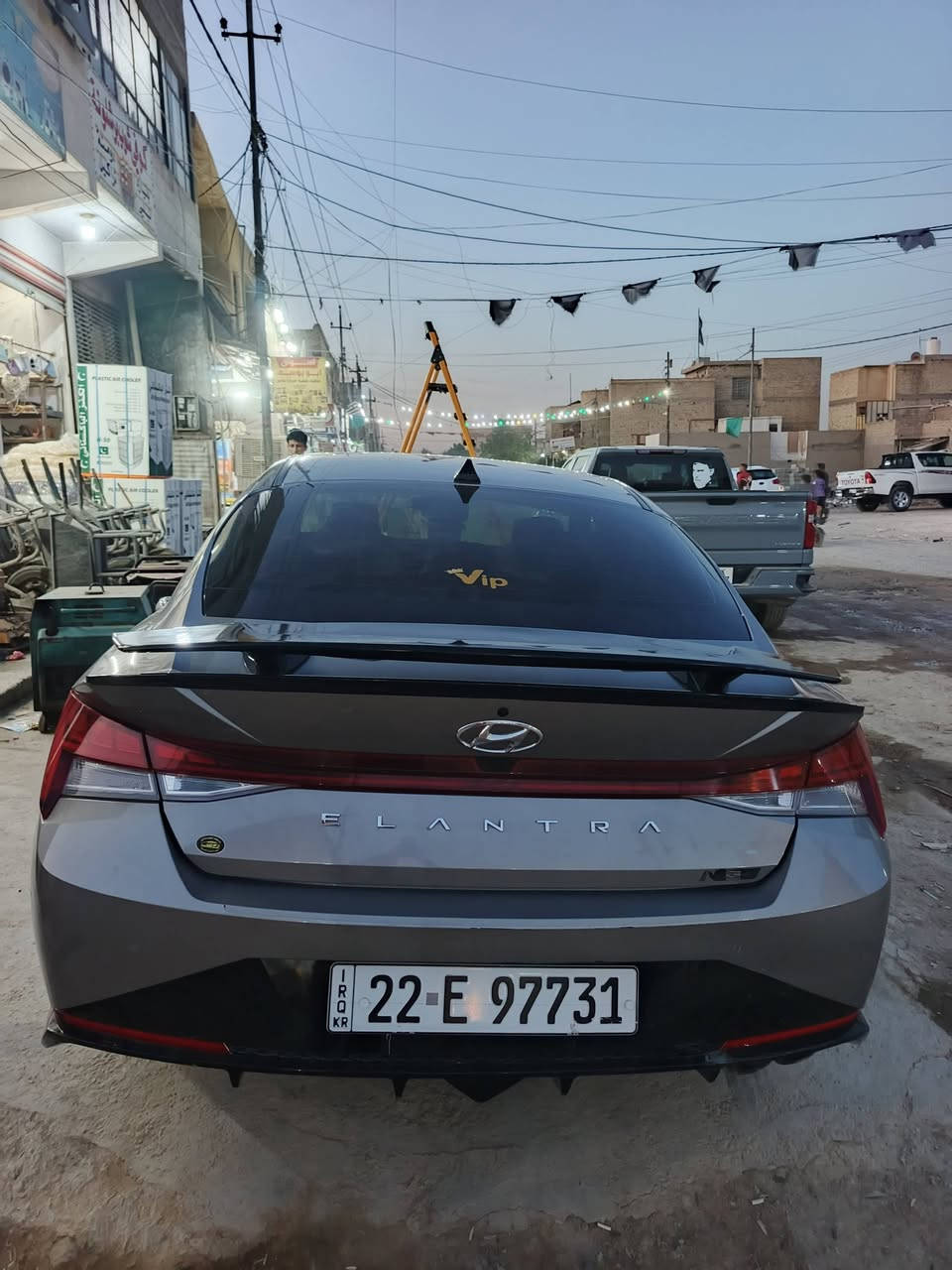 السلام عليكم للبيع الانترا 2023 ان لاين 1600 تيربو فول مواصفات واحد ع واحد سياره جديده ماشيه 78 الف ميل  حادثه بس دعاميه اماميه بدون ايرباك بدون دواخل سياره جديده بمعنى الكلمه مكان السياره بغداد اليوسفيه هاتف ***********
 السعر 155 وبيه مجال
