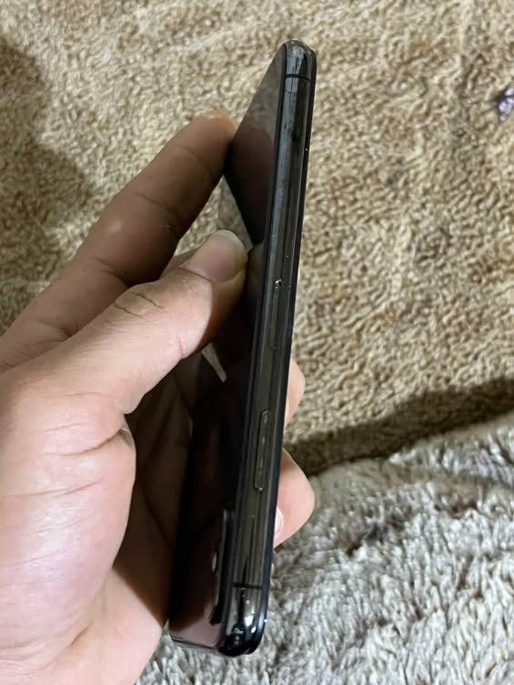 سلام عليكم ايفون اكس ايس جهاز مبدل بس بطاريه 100 ذاكره 64 شرط كل عيب مابي فيس ايدي شغل سيمكارت كامرات فول السعر 140 وبي مجال للاتصال ***********
