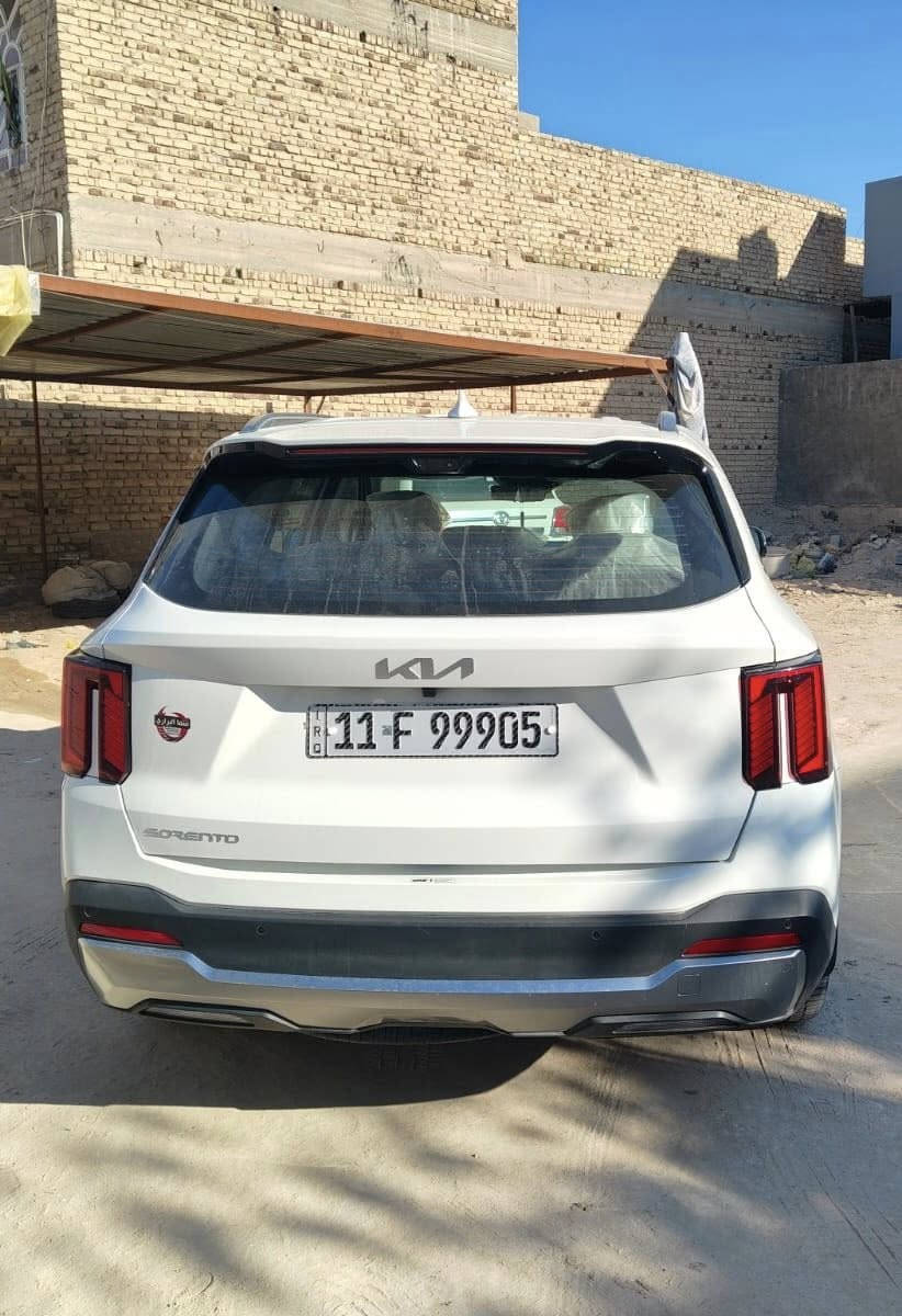 السلام عليكم
سورنتو 2025 خليجي وكاله 
ماشيه 10 آلاف 
السياره استخدام شخصي وجديده بمعنى الكلمه 
كفاله عامه من كل النواحي ماعدا رصعه بسيطه وموضحه بالصوره 
رقم شبه مميز بغداد ب اسمي تحويل ثاني يوم 
مكاني النجف خان النص 
استفسار اكثر ***********
