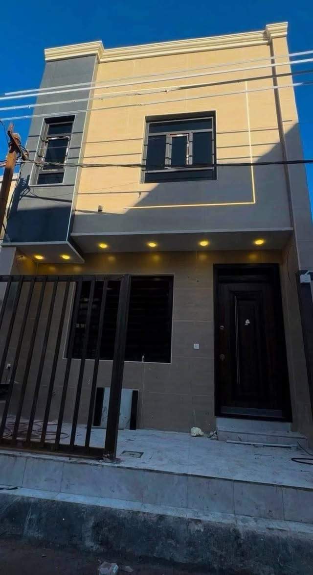 دار 50 متر للبيع
يحتوي  على هول صالة
منور مطبخ وخدمات عدد 2
غرف نوم 3 منور
حي الجهاد ديوان المخابرات قرب شارع 60
للاستفسار ☎️ *********** واتساب
