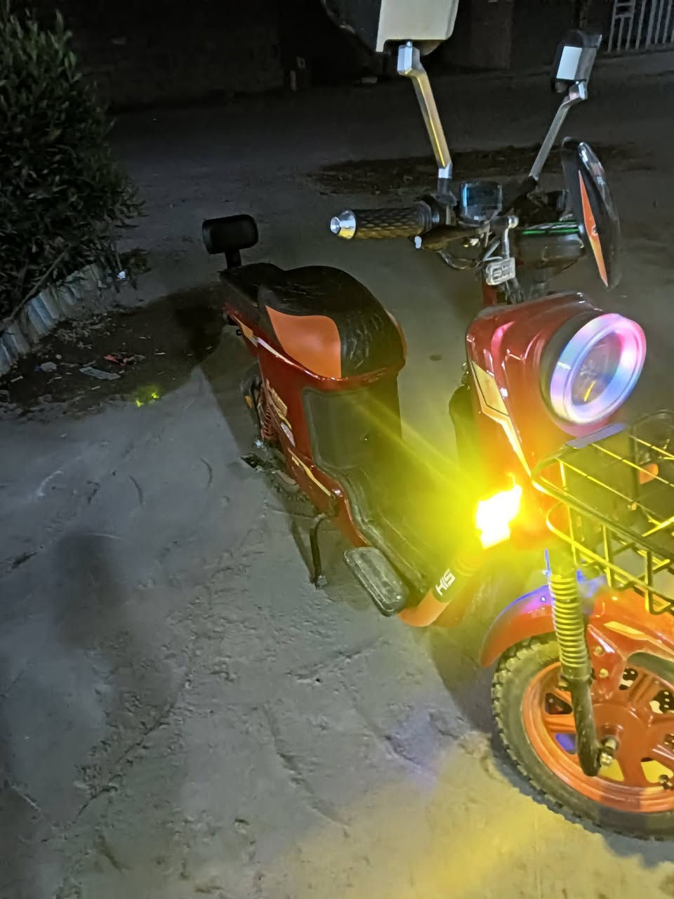 دراجة R9 للبيع جديدة نضافة 99 مكاني ابو غريب الشيحة 5 بطاريات الاتصال على الرقم ***********السعر 650 بيها مجال
