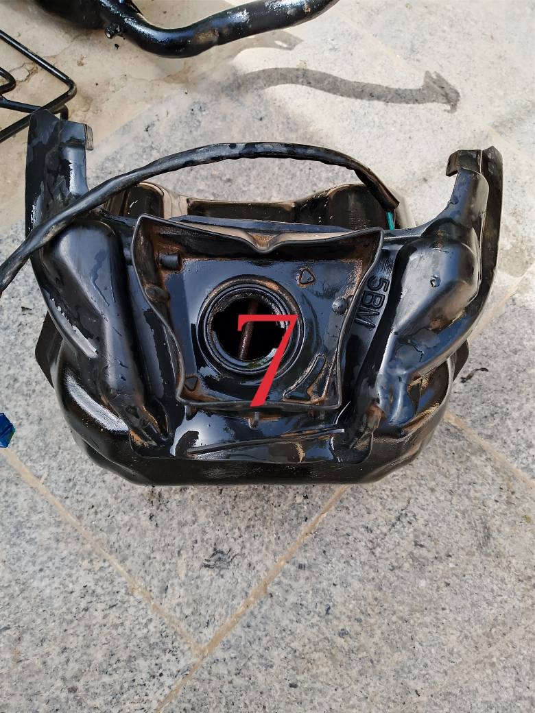 السلام عليكم للبيع قطع تفصيخ منغولي كله جديد ونضيف وبلادي  على الفحص صالنصه اصليه وكلج خلفي اصلي تانكي مال بانزين  وسوبايه جديده الاسعار مكتوبه على القطع مكان كربلاء طويريج الشراي يتصل ***********
