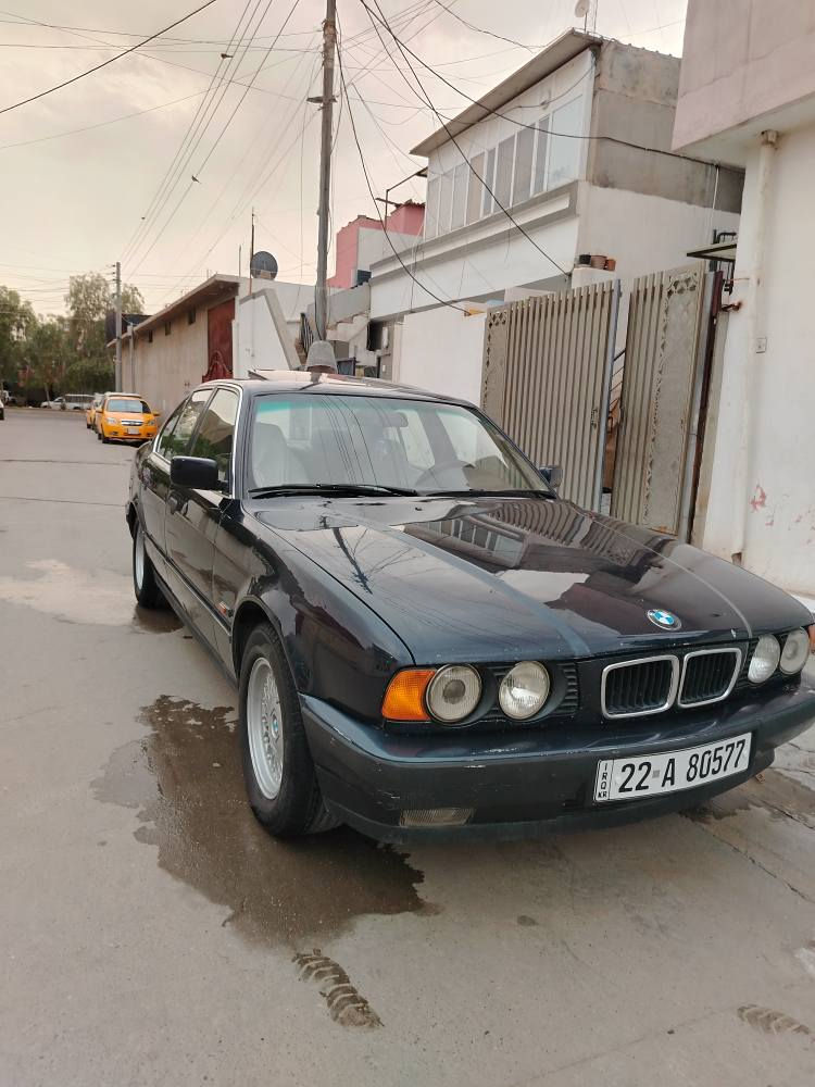 سلام عليكم بي ام  بدون ضربة بي جم قطعة صبغ فقط حجم 525 بلاد و اصل اوتوماتيك موديل 1994 فول بي فتحة سلايت و داخل فورميكا تبريد ثلج رقم و سنوية جديد لحد 2031 وبسمي سعر 73  وبي مجال *********** كركوك, العراق
