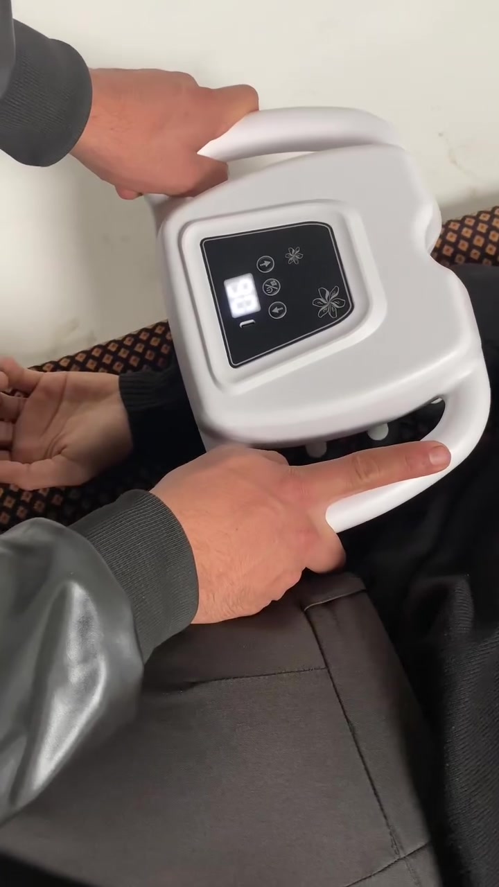 جهاز مساج عضلي متعدد الرؤوس – Massage Gun Strong Power (موديل WNK-569)

جهاز مساج عضلي مصمم لتوفير استرخاء عميق لمساحات واسعة من الجسم، مع قوة تشغيل واضحة وتحكم متعدد المستويات.

 • تصميم متعدد الرؤوس لتدليك مناطق مختلفة من الجسم
 
• قوة تشغيل معلنة 25 واط مناسبة للاستخدام المنزلي
 
• 9 أوضاع تشغيل مع إمكانية ضبط الشدة حتى 99 مستوى
 
• شاشة رقمية LED لعرض مستوى التشغيل بوضوح

• شحن Type-C / USB لسهولة وإتاحة الشحن
 
• مقبض مريح مانع للانزلاق مع خاصية امتصاص الصدمات

 • الموديل: WNK-569
 • القدرة: 25W
 • أوضاع التشغيل: 9 أوضاع
 • مستويات الشدة: قابلة للتعديل حتى 99 مستوى
 • وقت الشحن: ≥ ساعتين
 • نوع الشحن: Type-C (USB rechargeable)
 • العرض: شاشة رقمية LED
 • الرؤوس: 16 رأس. سعر 26


**إذا كنت صاحب هذا الإعلان وتريد حذفه لأي سبب، رجاءا أرسل رسالة إلى الدعم الفني**
