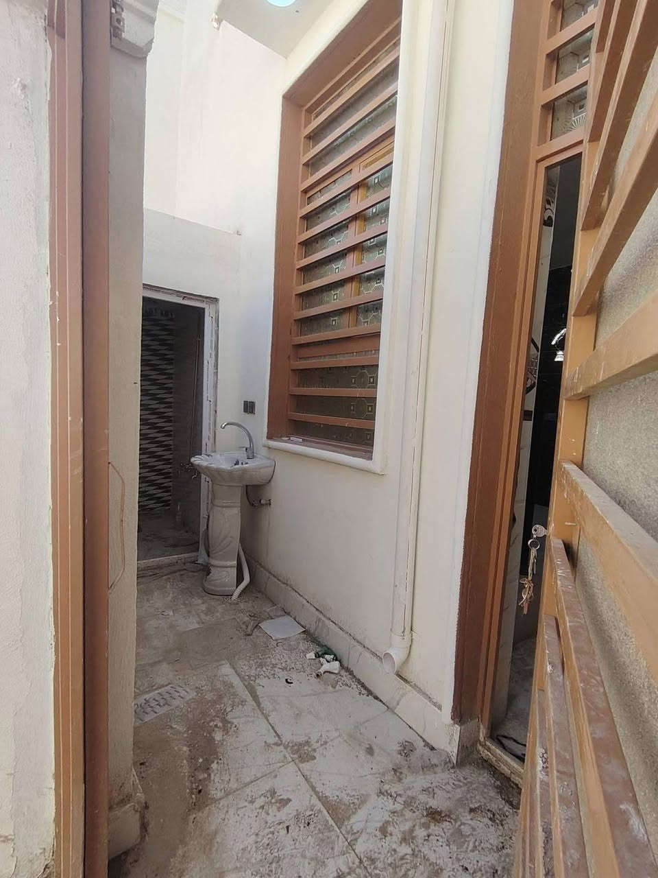 دار لرهن ،، مقابل ملحق قرية الغديربمساحه 60 متر سعرهد الرهن 8مليون فقط

✅ #طابو_زراعي_سند_25_ 

مواصفات البناء:

غرفة نوم وصاله ومطبخ صحيات 

بناء مرتب (أساس + سقف كونكريت + طابوك)

أرضية بورسلين أبو الـ 60

الخدمات

ماء كهرباء مدارس سوق تبليط مولد

للاستفسار والاتصال:

*********** النجف, العراق
