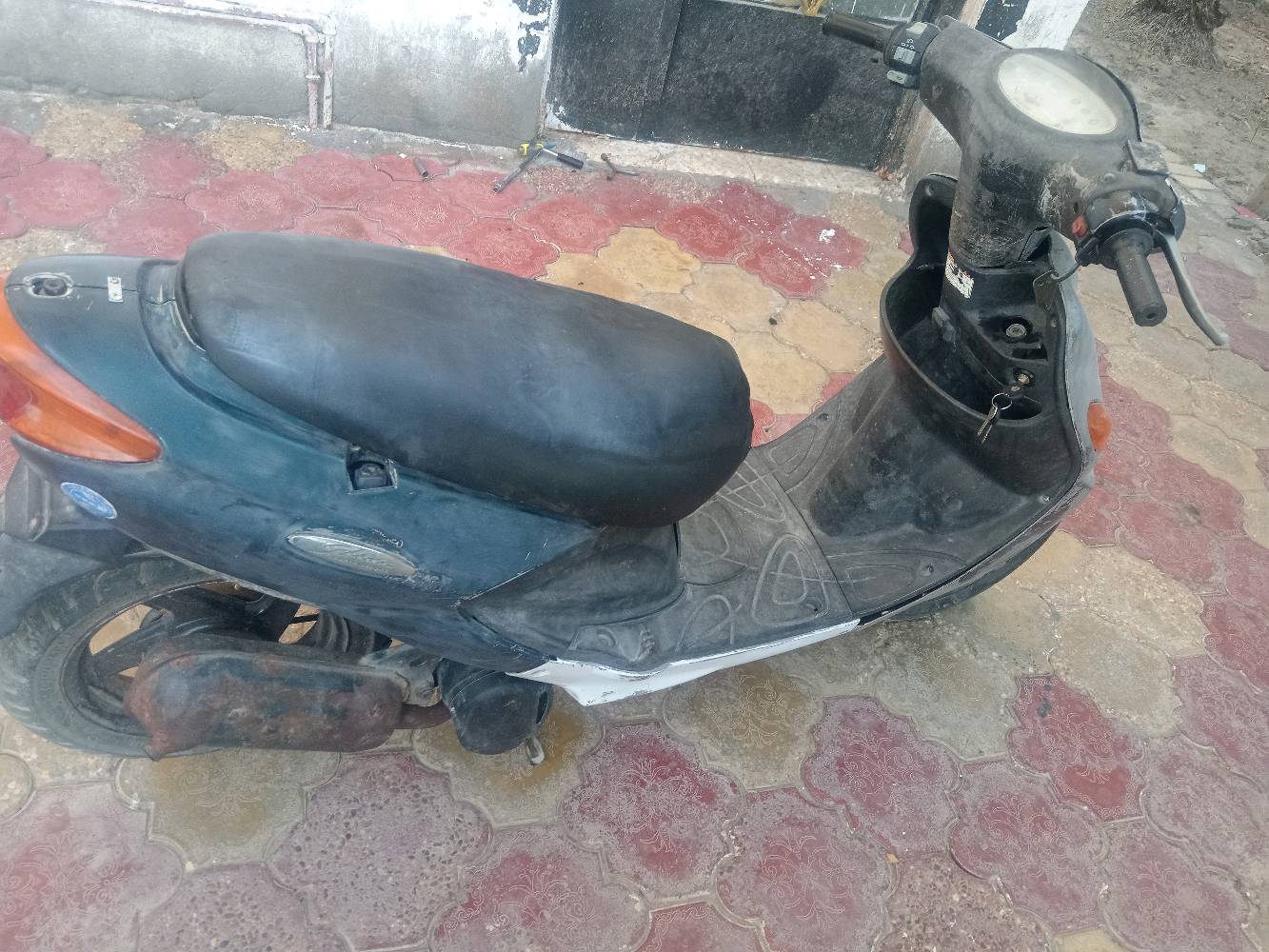 دولفين مفتوحه مره شغاله نقصها بس الكهربائيات الدراجه متروكه من زمان السعر 280و بيها مجال او مراوس ***********واتساب