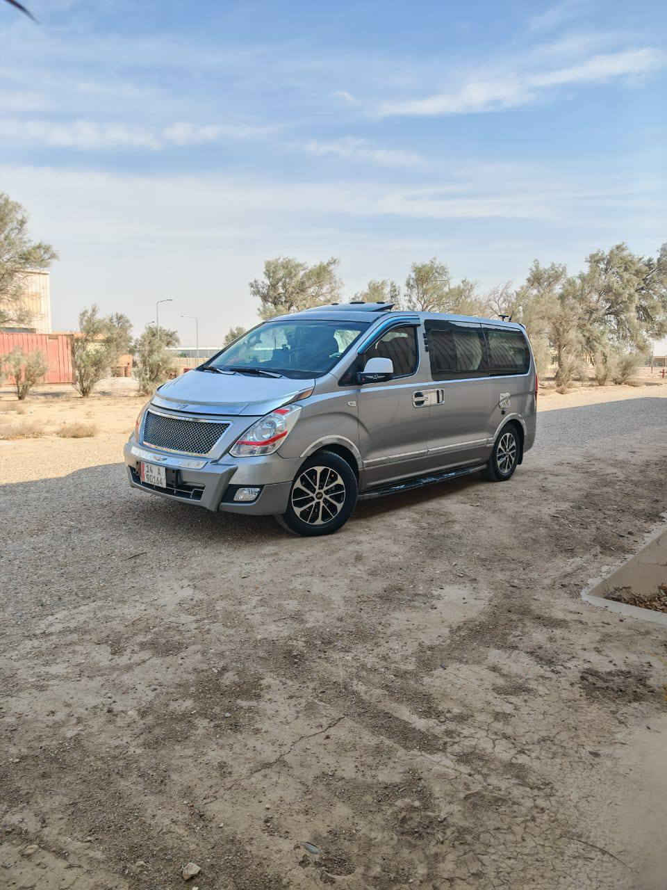 السلام عليكم استاركس 12 معلايه 19 سياره جاهزه من كلشي فول مواصفات خليجيه فتحات سياره كلهه ع البلاد محرك سبلاين سياره مكفوله فقط بيهه رشه صبغ كوريا ربع جاملغ خلفي وربع باب سلايت موجوده بلصور مشر عليهه سياره بسمي ارقام دوليا شرط تحويل  بيع مستعجل  مكاني البصره للستفسار ع رقم ***********
