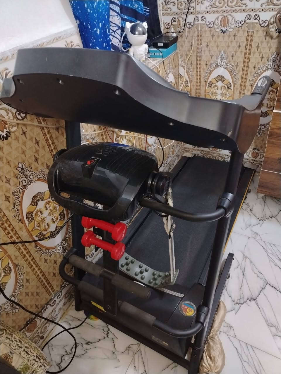 جهاز جري للبيع ب300 نظيف جدا دمبلاصات وجهاز ثاني بي تكسير شحوم ماركه عالميه سعره غالي ومحتاج واريد ابيعه بل فديو موضح كلشي بي للتواصل واتس *********** ابو محمد
