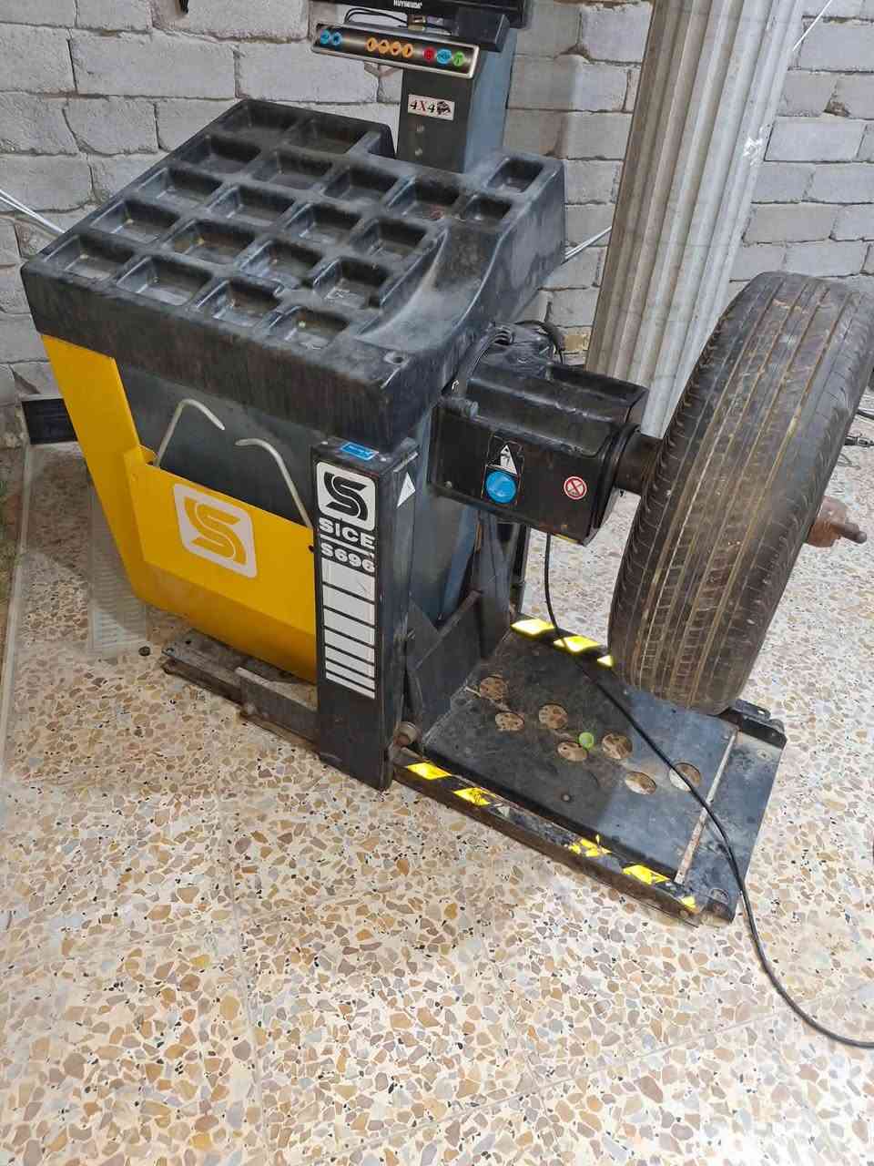 بلنص + جكات رفع ثابتة
للاستفسار ‭***********‬
