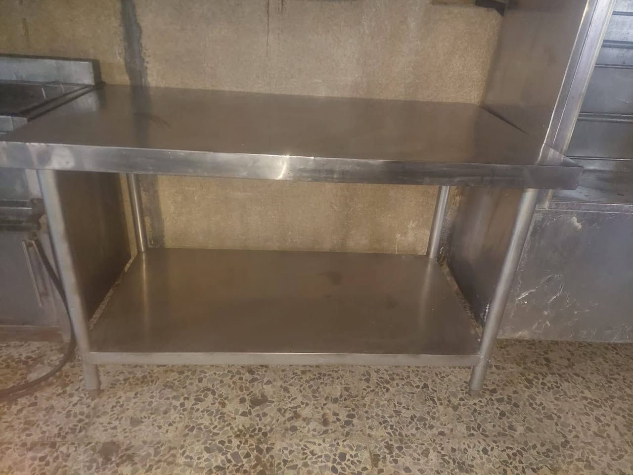 ميوزه اثنين سل ستيل
واحد متر ونص 
وثاني مترين إيطالي ثكيل 
اثنين ب 350 
مكاني بغداد حي اور 
***********
