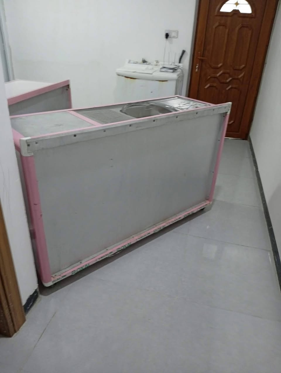 سلام عليكم كاونترات للبيع ***********
