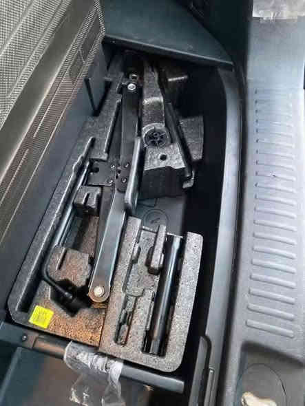 السلام عليكم
كيا سورنتو 2019
رقم بغداد تحويل مباشر 
السيارة جديده بمعنى الكلمة 
محرك 6 سلندر 
فور ويل 
أربع كامرات 
فول مواصفات 1/1
كشنات جلد وكهرباء 
حساسات خلفيه
كشتات تدفئه وتبريد 
محرك وكير كفاله 
تبريد ثلاث قطع
تحكم ستيرن 
سبعه راكب
بصمه تشغل وبصمة ابواب 
ترحيب تنبيهات 
السعر280وبيها مجال بسيط
مكان السيارة بغداد الرقم /***********
