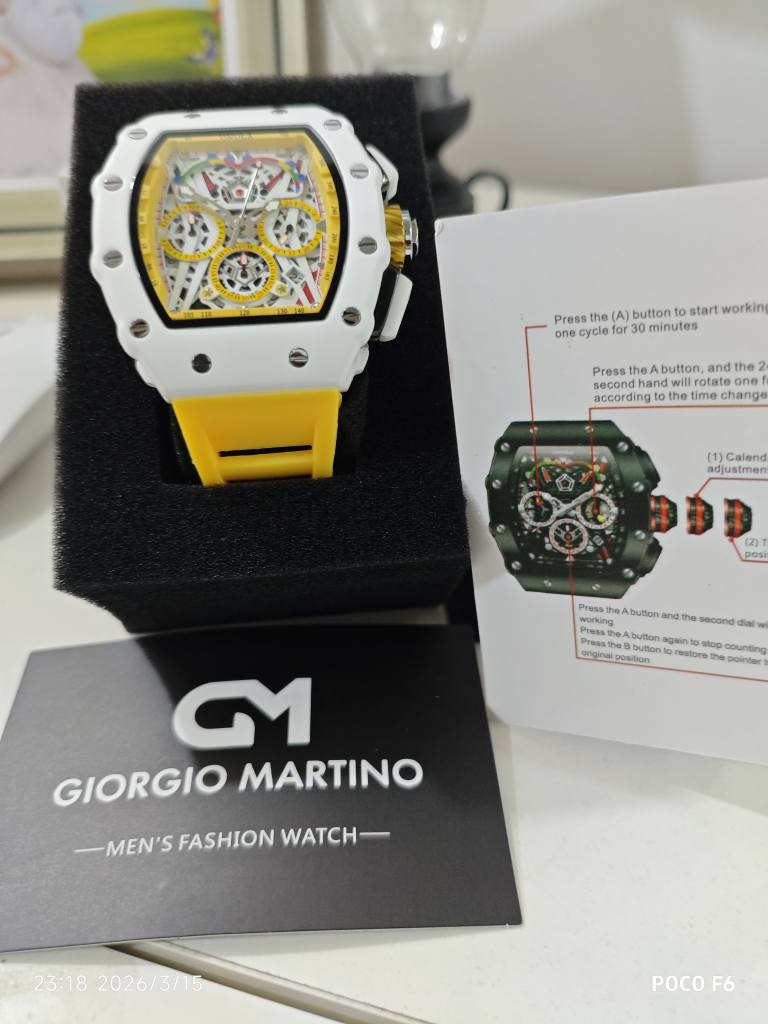 هذه الساعة هي ساعة رجالية فاخرة بأسلوب "الهيكل العظمي" (Skeleton)، وتظهر تحت علامات تجارية مختلفة مثل ONOLA (موديل 6827W) أو Giorgio Martino كما هو موضح على البطاقة في الصورة. 
وهية مقاومه للماء لعمق 30 متر النجف, العراق


**إذا كنت صاحب هذا الإعلان وتريد حذفه لأي سبب، رجاءا أرسل رسالة إلى الدعم الفني**