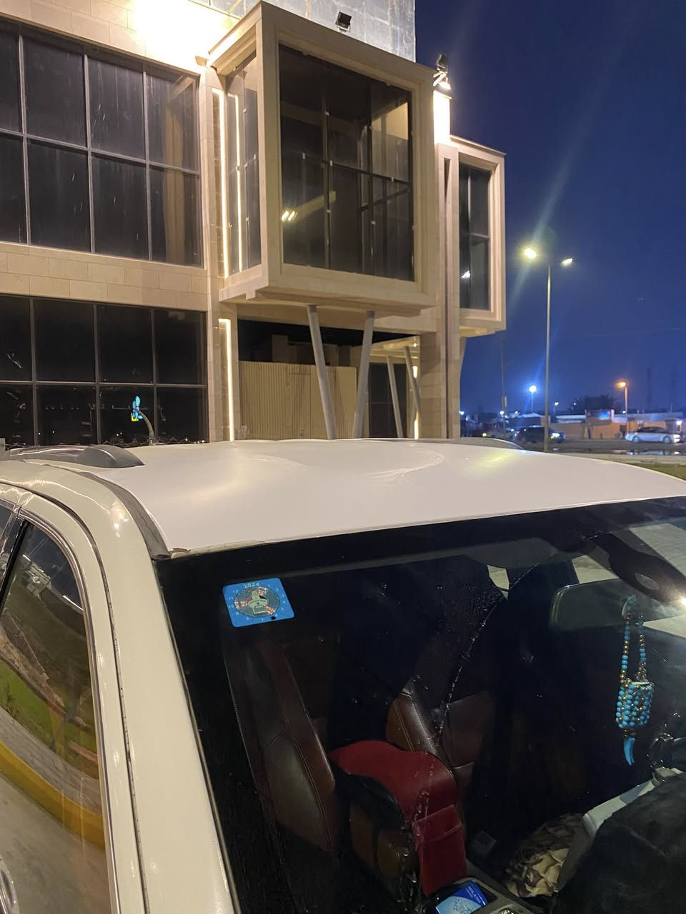 جيب :     2012 
مكينة:     V6 3.6

خليجي (شركة هارلم) مكفولة من الضربه فقط
السياره بيها قطع صبغ من بسبب بطش مرشوش عليها
القمارة طايح عليه طابوكة ومامسوية مغلفه القمارة  
السياره مكفولة كير محرك حداديه جديده شاشه كبيره 
( رقم ناصريه بسمي تحويل مباشر )
السعر ( 135) وبيها مجال
العنوان واسط الكوت مركز مدينه 
للتواصل 
***********
